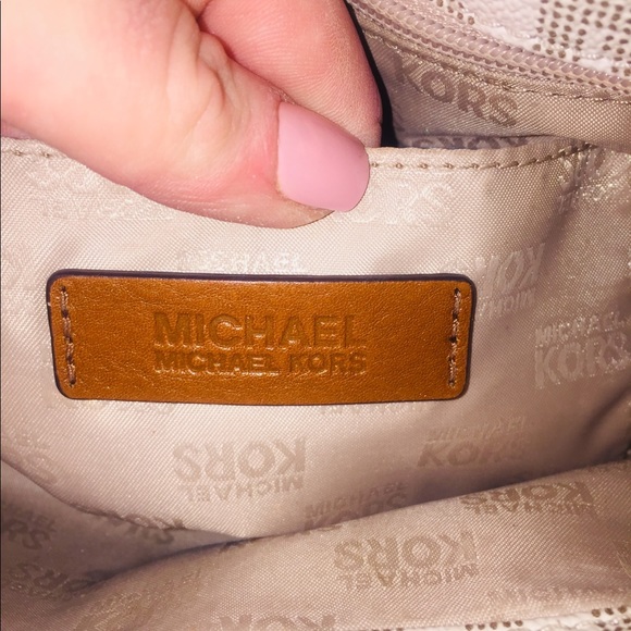 Michael kors purse - Picture 6 of 8